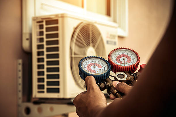 Professional Hvac technician working in Mount Pleasant, TN
